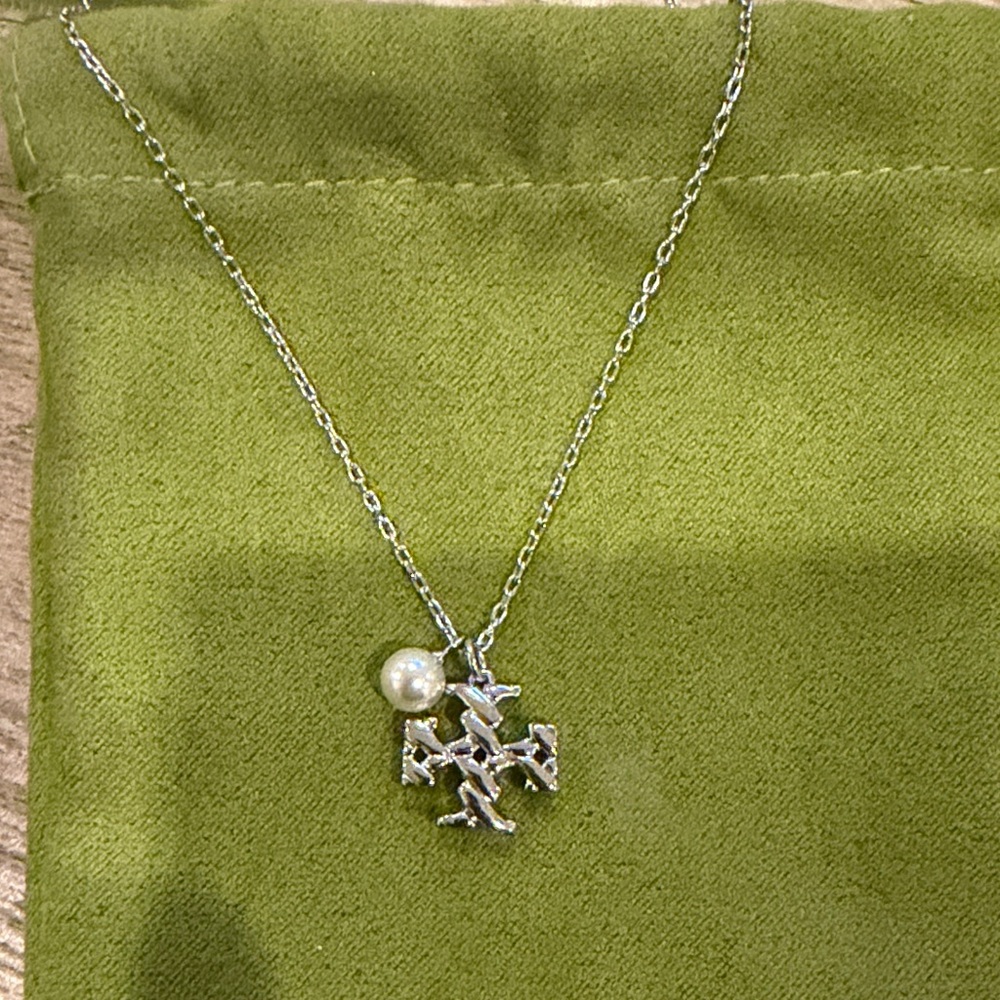 Tory Burch Textured Rope Pearl Pendant in Silver - Picture 2 of 10